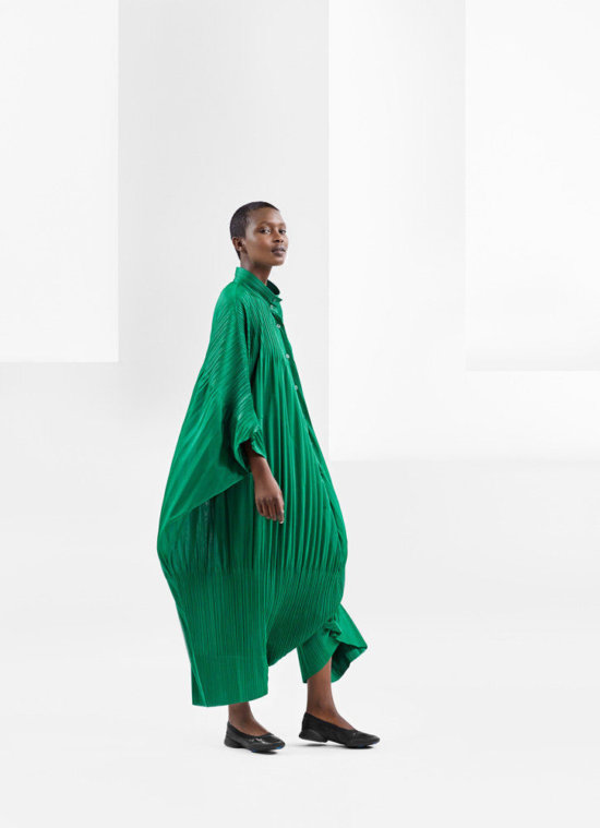 180126_ISSEYMIYAKE_PLEATSPLEASE_06_0308_A - Issey Miyake - Laura Bonnefous  - Overview  - Anne-Marie Gardinier Photographic Agency - Paris