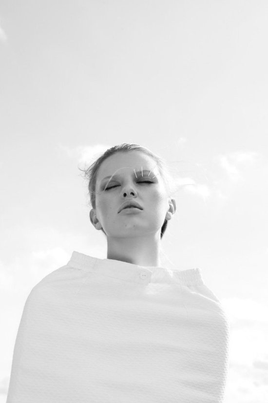 26 - Head in cloud- beauty - Laura Bonnefous  - Beauty  - Anne-Marie Gardinier Photographic Agency - Paris