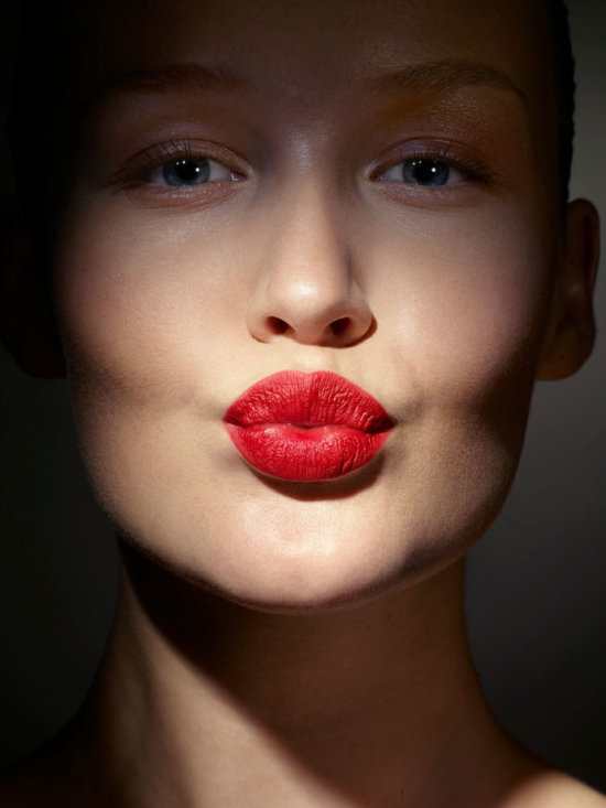 1 - rouge - Karin Berndl  - Beauty  - Anne-Marie Gardinier Photographic Agency - Paris