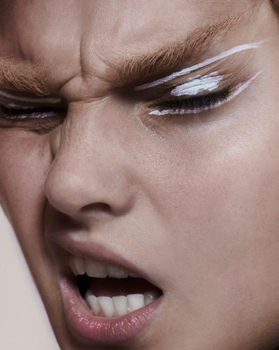 4HUNGER-BEAUTY1197 - Hunger Magazine – « Narcissus » - Tom Brannigan  -  - Anne-Marie Gardinier Photographic Agency - Paris