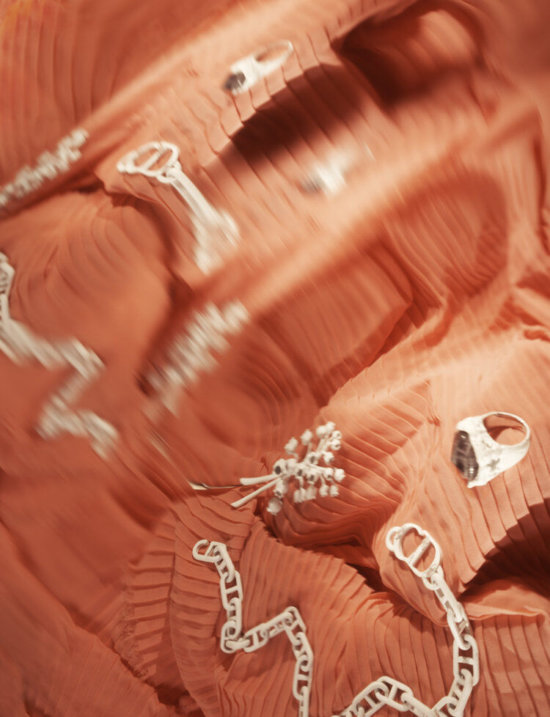 SHOT2_1883_Accessories_SS200328 - 1883 – « Garden of Dreams » - Tom Brannigan  - Overview Still life  - Anne-Marie Gardinier Photographic Agency - Paris