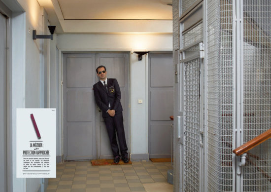 mezouza_presse-4-copie1 - Mezouza body guard -  - Commissions  - Anne-Marie Gardinier Photographic Agency - Paris