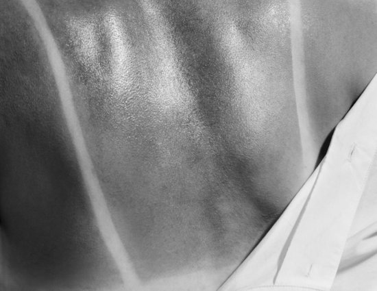 pg3a_TB_SCHON_SUNBURN_STILLLIFE_JUNE20190489v2-copie - Schön! – « Sun Burn » - Tom Brannigan  - Beauty Overview  - Anne-Marie Gardinier Photographic Agency - Paris
