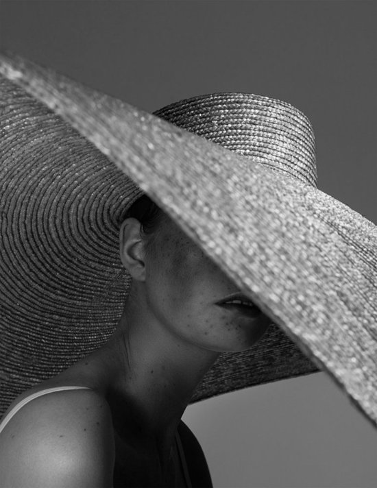 pg6a_TB_SCHON_SUNBURN_STILLLIFE_JUNE20190675-copie - Schön! – « Sun Burn » - Tom Brannigan  - Beauty Overview  - Anne-Marie Gardinier Photographic Agency - Paris