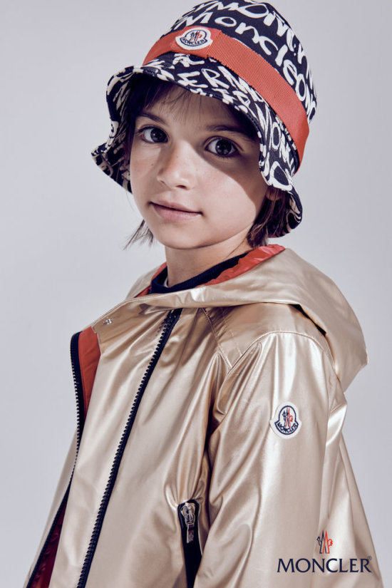 28_036 - Moncler -  - Overview  - Anne-Marie Gardinier Photographic Agency - Paris