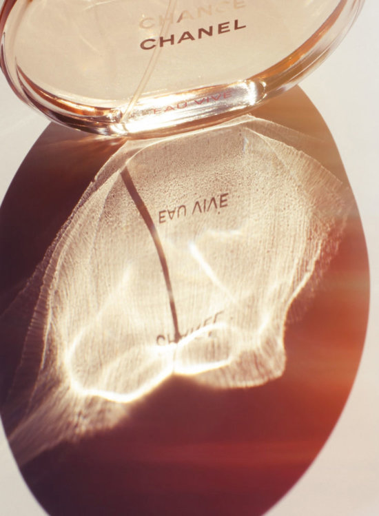 1 - transparence perfume - Karin Berndl  - Still life  - Anne-Marie Gardinier Photographic Agency - Paris