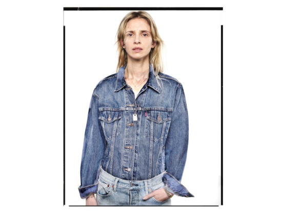 DENIM + BIJOUX-2 - 1nstant styled by Christine Lerche - Ilario_Magali  - Overview  - Anne-Marie Gardinier Photographic Agency - Paris