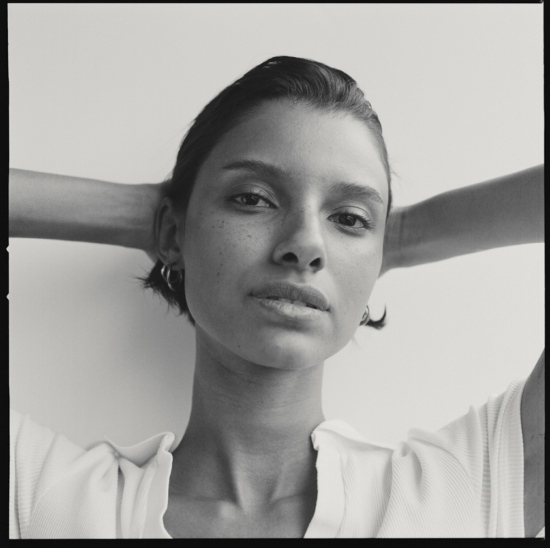Serena3 - Karin - Karin Berndl  - Beauty Overview  - Anne-Marie Gardinier Photographic Agency - Paris