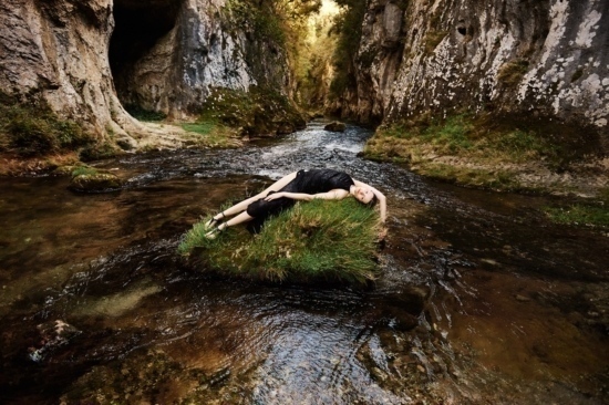 _DSC0593 – Elf by Olivier Yoan – Grande -  - Olivier Yoan  - Overview  - Anne-Marie Gardinier Photographic Agency - Paris
