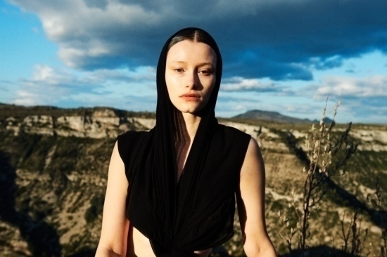 _DSC1220 – Elf by Olivier Yoan – Grande -  - Olivier Yoan  - Overview  - Anne-Marie Gardinier Photographic Agency - Paris