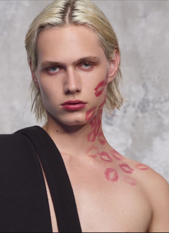 TB_2023.07.07_GALA_GIVENCHY131296_V02 -  - Tom Brannigan  - Beauty Overview  - Anne-Marie Gardinier Photographic Agency - Paris