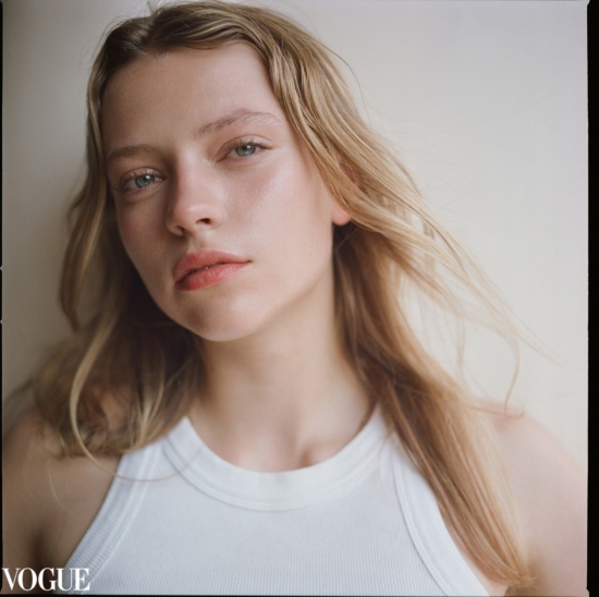 ClaudiaVogue -  - Karin Berndl  - Beauty Overview  - Anne-Marie Gardinier Photographic Agency - Paris
