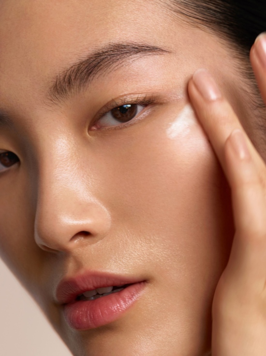 KarinBerndlSKIIBeauty1 -  - Karin Berndl  - Beauty Overview  - Anne-Marie Gardinier Photographic Agency - Paris