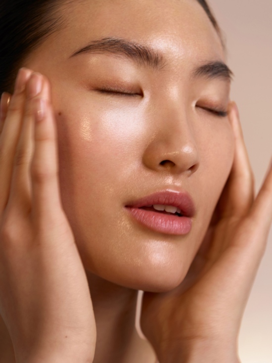 KarinBerndlSKIIBeauty3 -  - Karin Berndl  - Beauty Overview  - Anne-Marie Gardinier Photographic Agency - Paris