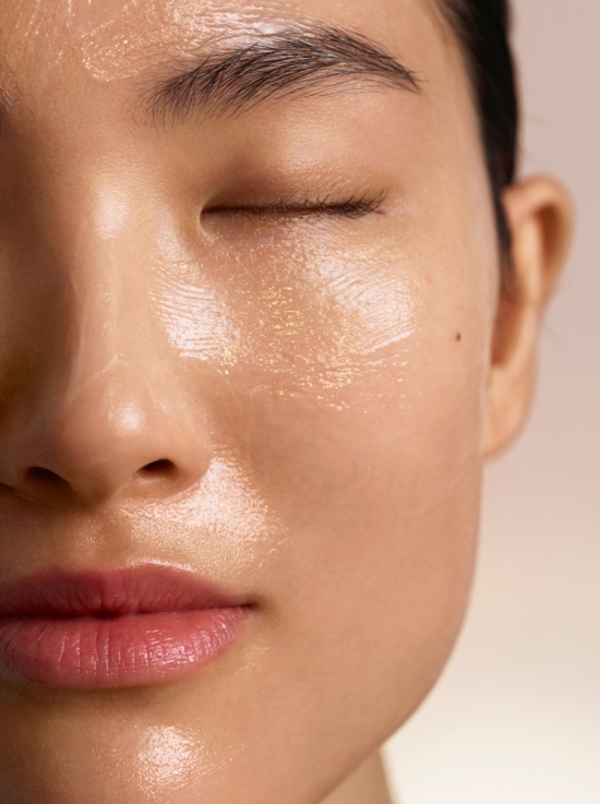 KarinBerndlSKIIBeauty6 -  - Karin Berndl  - Beauty Overview  - Anne-Marie Gardinier Photographic Agency - Paris