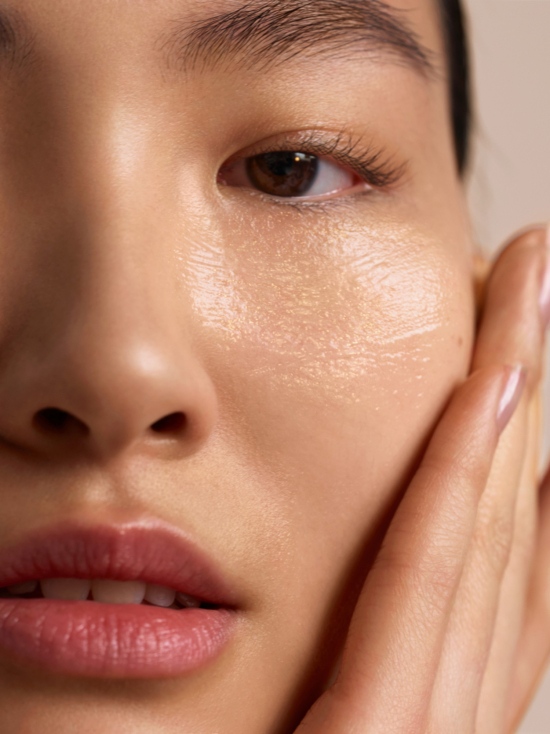 KarinBerndlSKIIBeauty7 -  - Karin Berndl  - Beauty Overview  - Anne-Marie Gardinier Photographic Agency - Paris