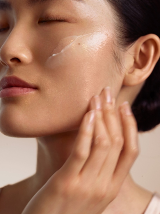 KarinBerndlSKIIBeauty8 -  - Karin Berndl  - Beauty Overview  - Anne-Marie Gardinier Photographic Agency - Paris