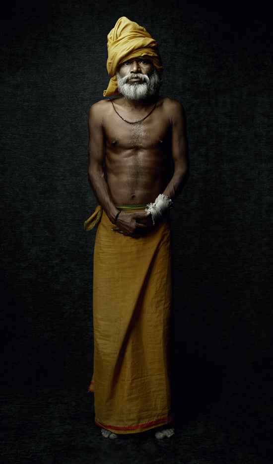 ville : Haridwar
Age : 74 ans
Sadhu depuis 65 ans - Sâdhus - Denis Rouvre  - Overview  - Anne-Marie Gardinier Photographic Agency - Paris