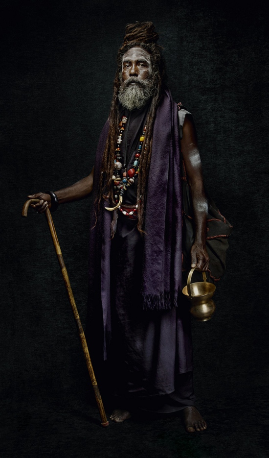 ville : Haridwar
Age : 60 ans
Sadhu depuis 30 ans - Sâdhus - Denis Rouvre  - Overview  - Anne-Marie Gardinier Photographic Agency - Paris