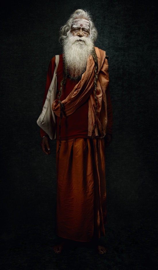 ville : Haridwar
Age : 75 ans
Sadhu depuis 55 ans - Sâdhus - Denis Rouvre  - Overview  - Anne-Marie Gardinier Photographic Agency - Paris