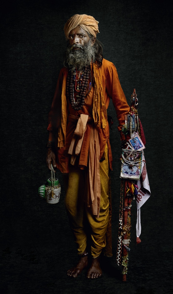 ville : Haridwar
Age : 45 ans
Sadhu depuis 10 ans - Sâdhus - Denis Rouvre  - Overview  - Anne-Marie Gardinier Photographic Agency - Paris