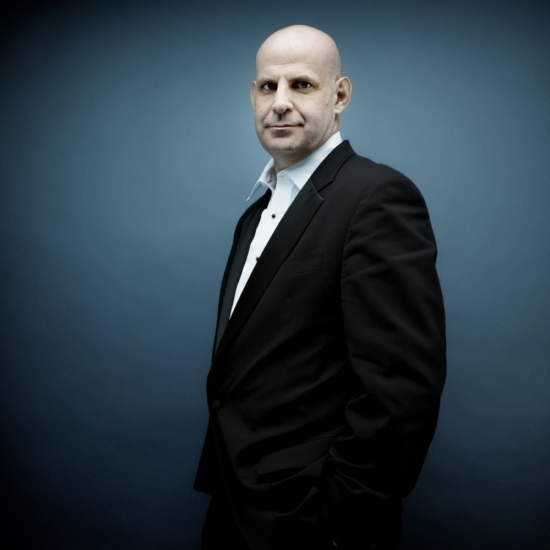 Harlan-Cohen-004071-44071-8bits-1-1000×1000 - Portraits - Denis Rouvre  - Overview  - Anne-Marie Gardinier Photographic Agency - Paris