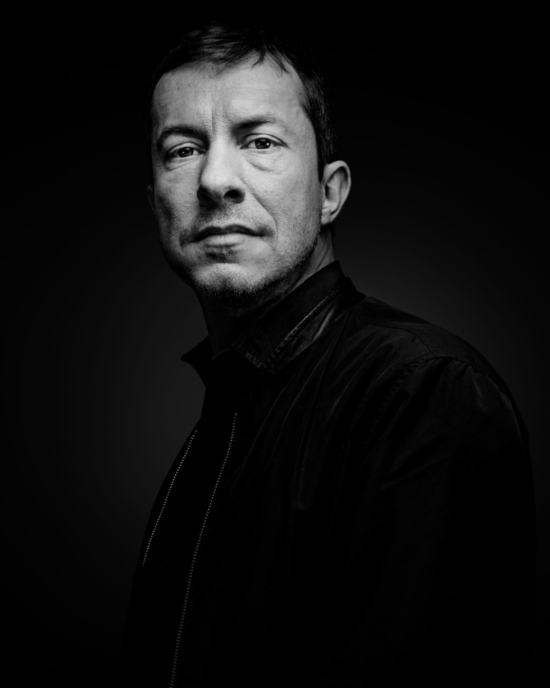 LUI-GregoireMargotton-147-800×1000 - Portraits N&B - Denis Rouvre  - Overview  - Anne-Marie Gardinier Photographic Agency - Paris