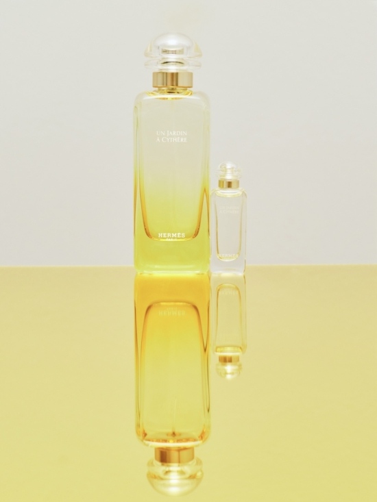 240313_PARFUM3764 – Grande - Laura Bonnefous - Laura Bonnefous  - Overview Still life  - Anne-Marie Gardinier Photographic Agency - Paris
