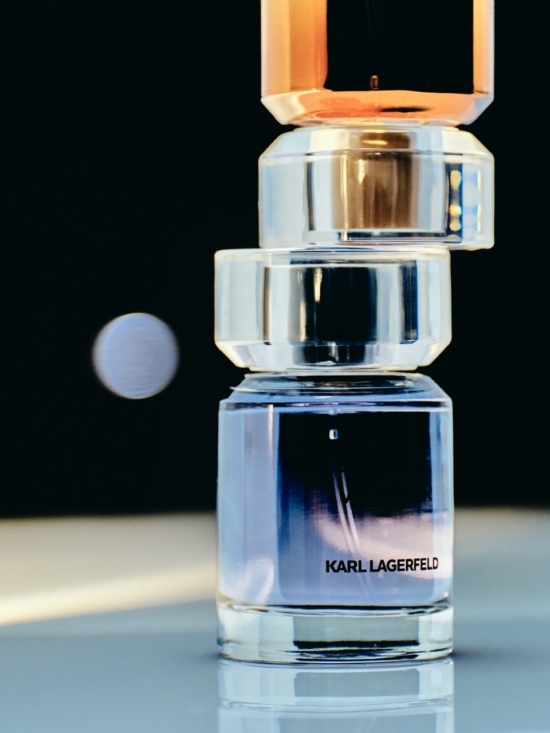 240313_PARFUM3842 – Grande - Laura Bonnefous - Laura Bonnefous  - Overview Still life  - Anne-Marie Gardinier Photographic Agency - Paris