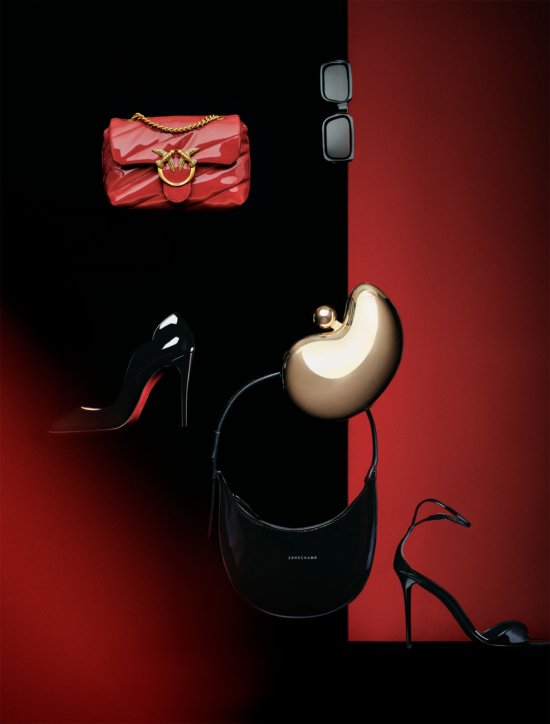 Numéro_Charnel_image1 - Laura Bonnefous for Numero - Laura Bonnefous  - Overview Still life  - Anne-Marie Gardinier Photographic Agency - Paris