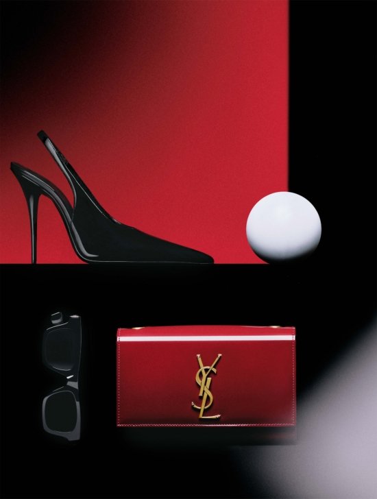 Numéro_Charnel_image5 - Laura Bonnefous for Numero - Laura Bonnefous  - Overview Still life  - Anne-Marie Gardinier Photographic Agency - Paris