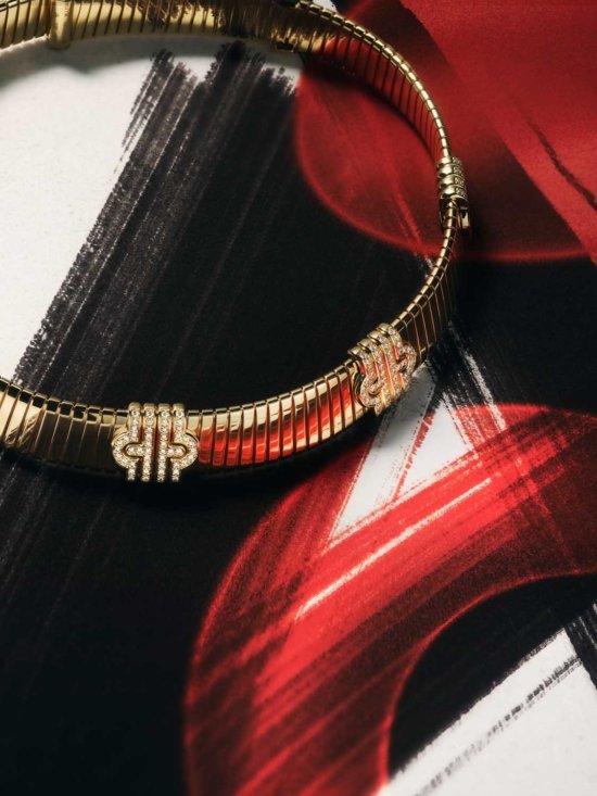 Stacked from 11 images. Method=A (R=2,S=3) - Tom Brannigan Glass Magazine x Special BVLGARI - Tom Brannigan  - Overview Still life  - Anne-Marie Gardinier Photographic Agency - Paris