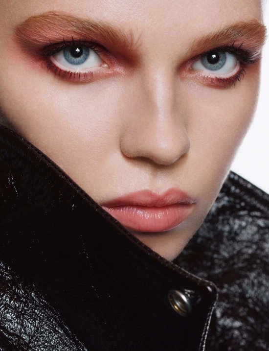 LOOK_02_0335DEFV2 - Jabe for Grazia UK Special Dior Beauty - Jabe  - Overview  - Anne-Marie Gardinier Photographic Agency - Paris