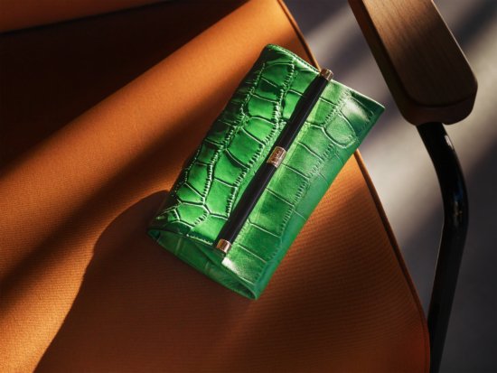 GreenBagOnOrangeProuve_02_BDEF - Jason Hindley – Bags - Jason Hindley  - Still life  - Anne-Marie Gardinier Photographic Agency - Paris