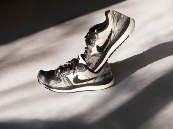 NikeTrainers_02 - Jason Hindley – Nikes - Jason Hindley  - Still life  - Anne-Marie Gardinier Photographic Agency - Paris