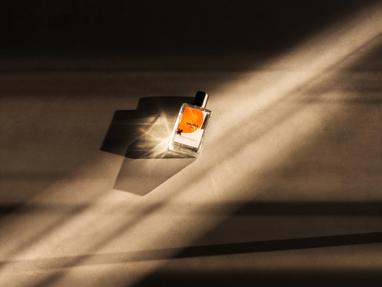 Nostra_02 - Jason Hindley – Perfume - Jason Hindley  - Still life  - Anne-Marie Gardinier Photographic Agency - Paris