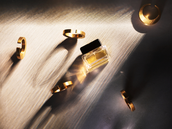 Perfume_02 - Jason Hindley – Perfume - Jason Hindley  - Still life  - Anne-Marie Gardinier Photographic Agency - Paris