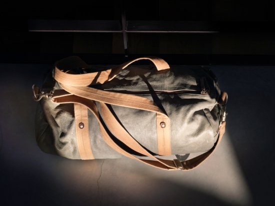 TravelBag02 - Jason Hindley – Bags - Jason Hindley  - Still life  - Anne-Marie Gardinier Photographic Agency - Paris