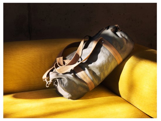TravelBagOnSofa_02_BDEF - Jason Hindley – Bags - Jason Hindley  - Still life  - Anne-Marie Gardinier Photographic Agency - Paris