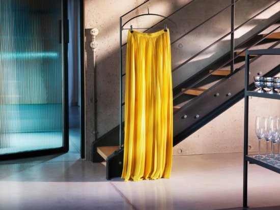YellowDress_03_BDEF - Jason Hindley – Dress Up - Jason Hindley  - Still life  - Anne-Marie Gardinier Photographic Agency - Paris