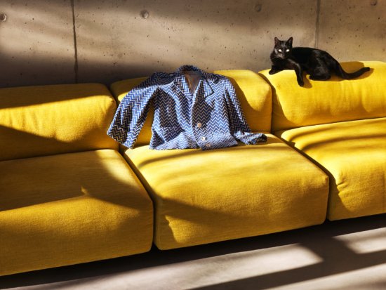 YellowSofa_03_BDEF - Jason Hindley – Dress Up - Jason Hindley  - Still life  - Anne-Marie Gardinier Photographic Agency - Paris
