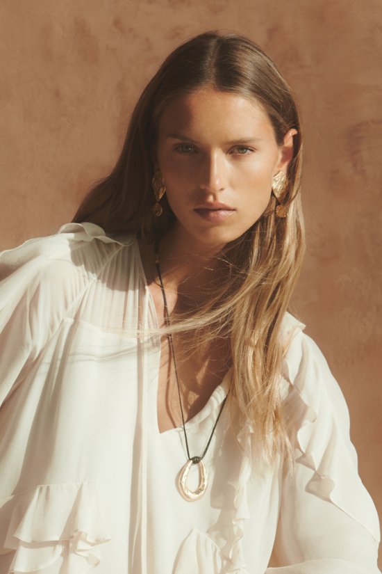 250128_REISS_SS25_S05_0183-Crop 2_2:3 - Olivier Yoan for REISS - Olivier Yoan  - Overview  - Anne-Marie Gardinier Photographic Agency - Paris