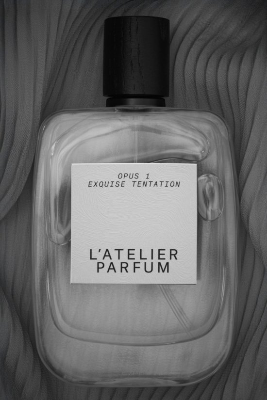 Stacked from 23 images. Method=C (S=4) - Camille & Charlotte for L’Atelier du Parfum - Camille & Charlotte  - Overview  - Anne-Marie Gardinier Photographic Agency - Paris