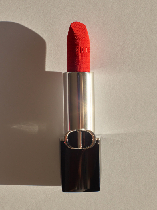 J9YXwuaLp5xWUH2fyvKoTANg - Karin Berndl – Dior - Karin Berndl  - Still life  - Anne-Marie Gardinier Photographic Agency - Paris