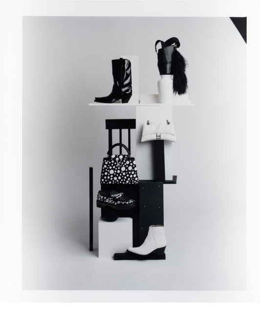 Numéro_02F - Numero.Photographer Leandro Farina -  - Overview  - Anne-Marie Gardinier Photographic Agency - Paris