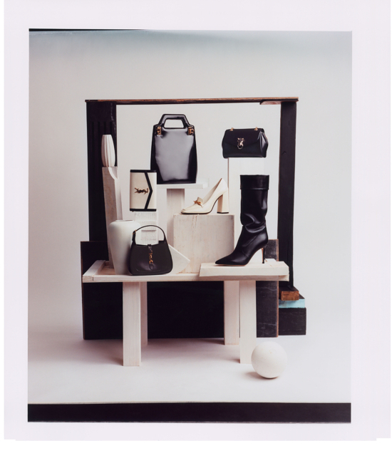 Numéro_05F - Numero.Photographer Leandro Farina -  - Overview  - Anne-Marie Gardinier Photographic Agency - Paris