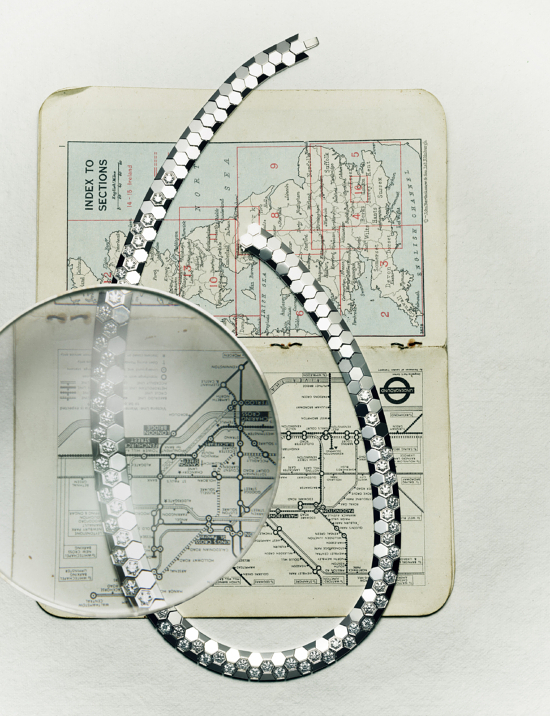 Stacked from 17 images. Method=B (R=8,S=4) - Tom Brannigan for Glass Magazine x Chaumet - Tom Brannigan  - Overview Still life  - Anne-Marie Gardinier Photographic Agency - Paris