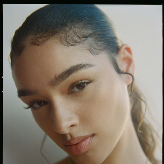 Why0sDfR4Jk6NzTnGO9jYwad - Karin Berndl - Karin Berndl  - Beauty Overview  - Anne-Marie Gardinier Photographic Agency - Paris