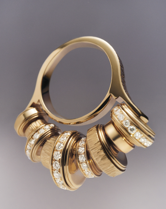 2025-09-04_Schon-Oct-Jewellery_TB_0174_Base_F2_RGB copy - Tom Brannigan for Schon - Tom Brannigan  - Overview Still life  - Anne-Marie Gardinier Photographic Agency - Paris