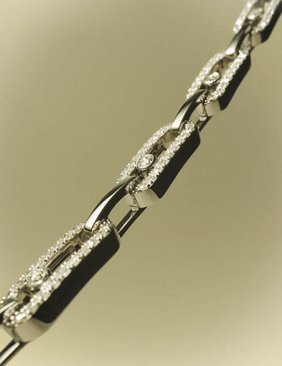 2025-09-04_Schon-Oct-Jewellery_TB_0221_Base_F2_RGB - Tom Brannigan for Schon - Tom Brannigan  - Overview Still life  - Anne-Marie Gardinier Photographic Agency - Paris